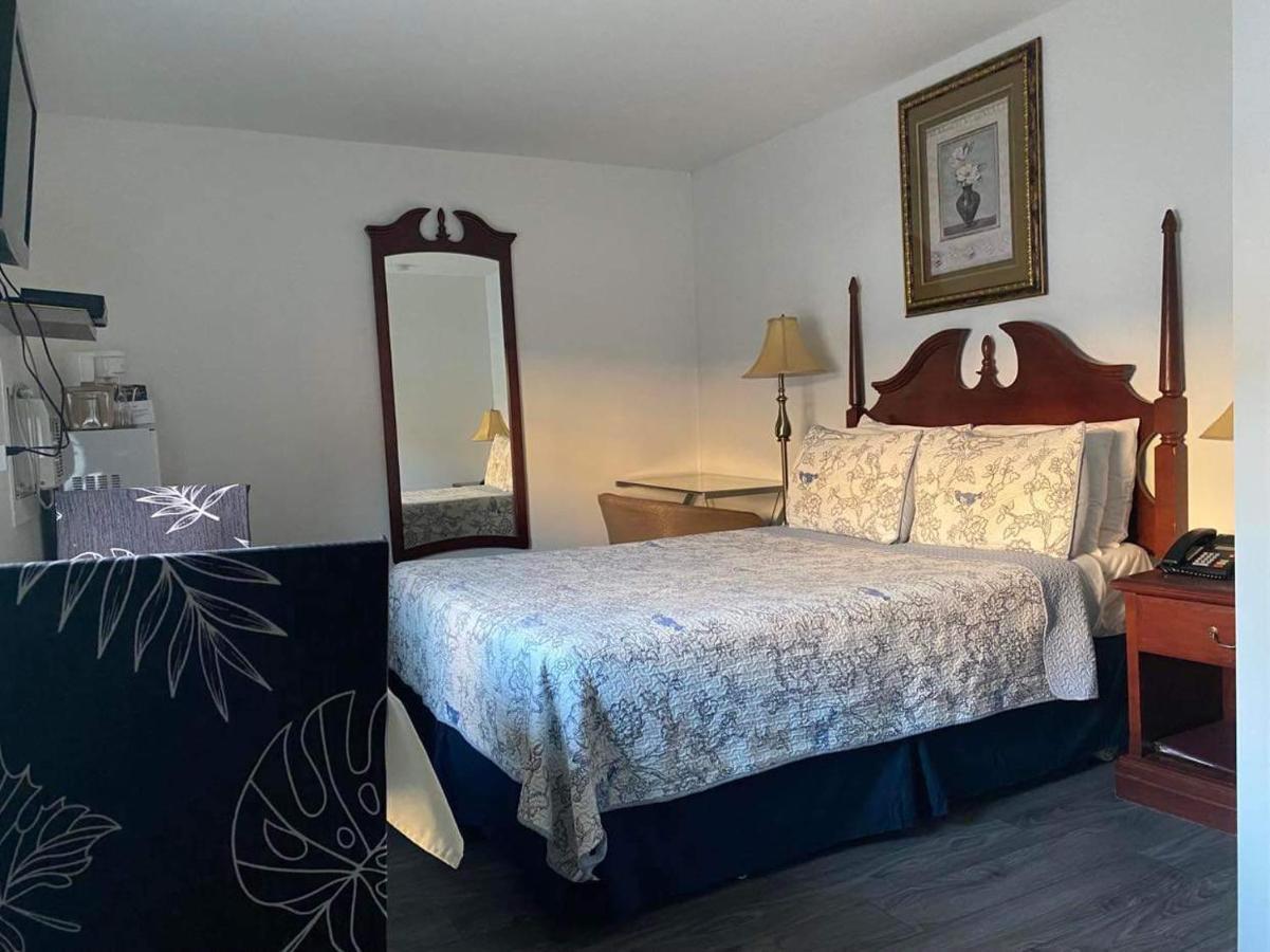 Deblois Motel